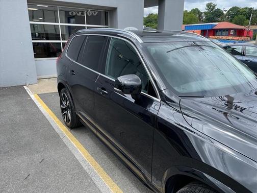 2022 Volvo XC90 T6 Momentum