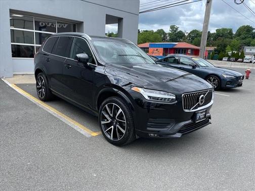 2022 Volvo XC90 T6 Momentum
