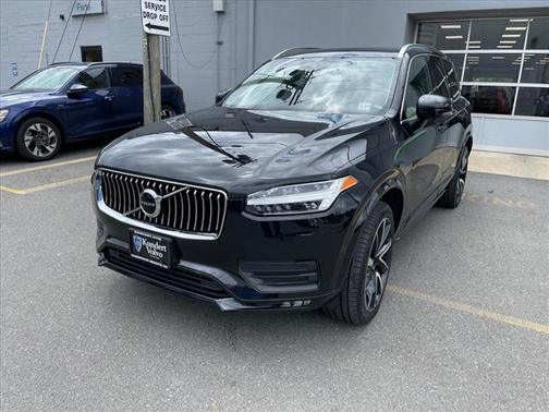 2022 Volvo XC90 T6 Momentum