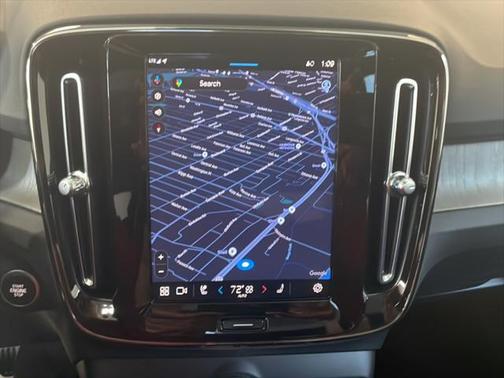 2023 Volvo XC40 B5 Plus Dark Theme