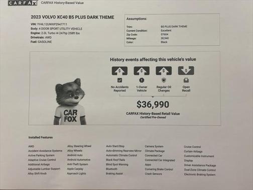 2023 Volvo XC40 B5 Plus Dark Theme