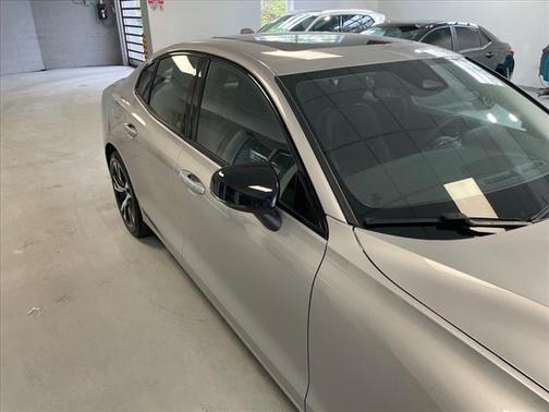 2024 Volvo S60 B5 Core Dark Theme