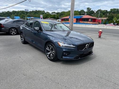 2024 Volvo S60 B5 Core Dark Theme