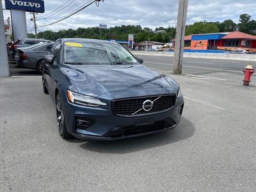 2024 Volvo S60 B5 Core Dark Theme