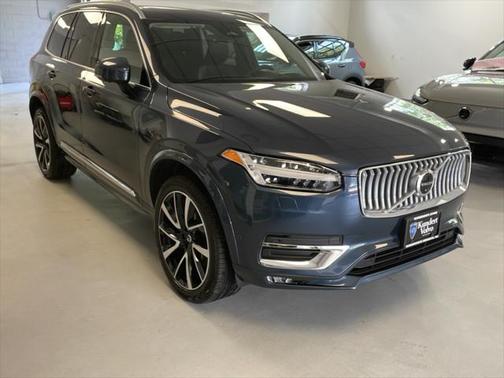 2023 Volvo XC90 B5 Plus