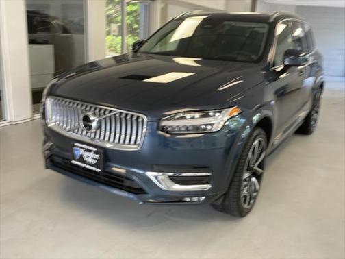 2023 Volvo XC90 B5 Plus