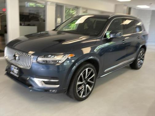 2023 Volvo XC90 B5 Plus