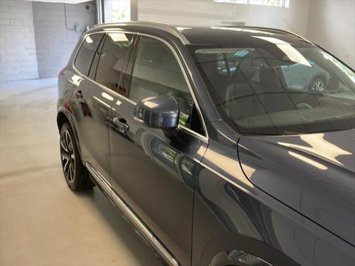 2023 Volvo XC90 B5 Plus