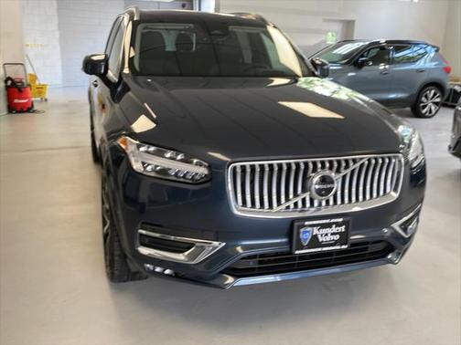 2023 Volvo XC90 B5 Plus