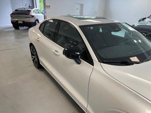 2024 Volvo S60 B5 Core Dark Theme