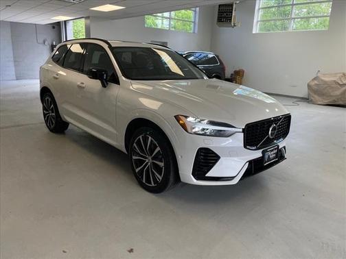 2023 Volvo XC60 Recharge Plug-In Hybrid T8 Plus Dark Theme