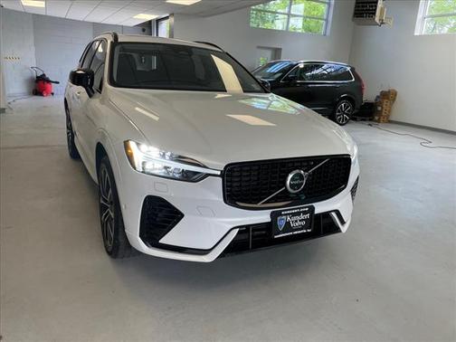 2023 Volvo XC60 Recharge Plug-In Hybrid T8 Plus Dark Theme