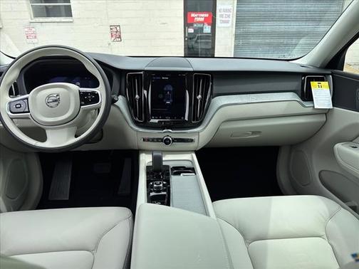 2025 Volvo XC60 B5 Plus