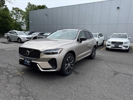 2025 Volvo XC60 B5 Plus