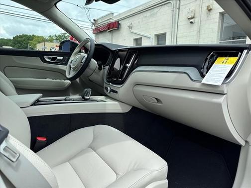 2025 Volvo XC60 B5 Plus