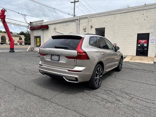 2025 Volvo XC60 B5 Plus