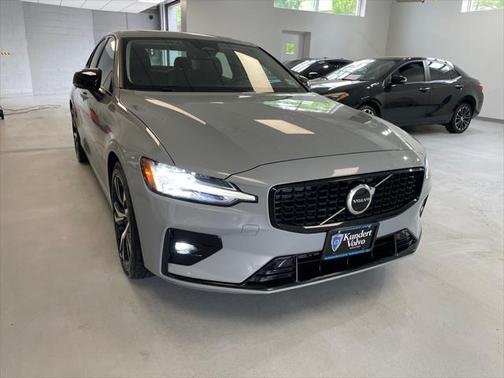 2024 Volvo S60 B5 Core Dark Theme