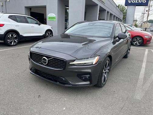 2024 Volvo S60 B5 Plus Dark Theme