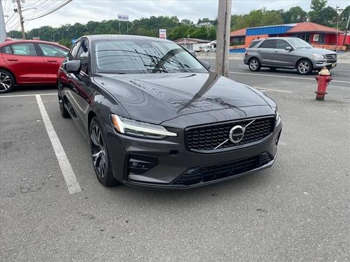 2024 Volvo S60 B5 Plus Dark Theme
