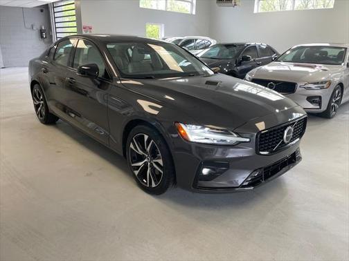 2024 Volvo S60 B5 Core Dark Theme