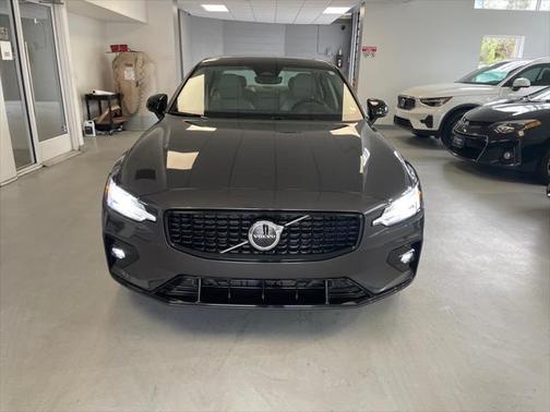 2024 Volvo S60 B5 Core Dark Theme