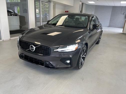 2024 Volvo S60 B5 Core Dark Theme