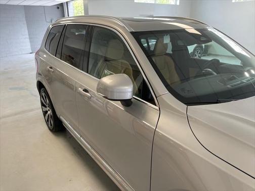 2024 Volvo XC90 Recharge Plug-In Hybrid T8 Ultimate Bright Theme 7-Seater