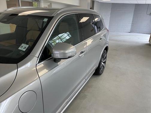 2024 Volvo XC90 Recharge Plug-In Hybrid T8 Ultimate Bright Theme 7-Seater