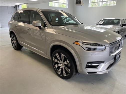 2024 Volvo XC90 Recharge Plug-In Hybrid T8 Ultimate Bright Theme 7-Seater