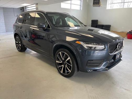 2022 Volvo XC90 T6 Momentum