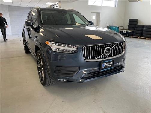 2022 Volvo XC90 T6 Momentum