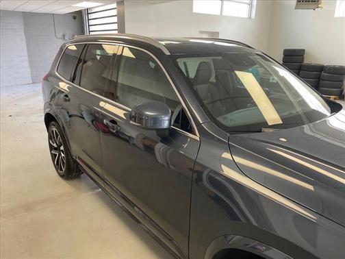 2022 Volvo XC90 T6 Momentum