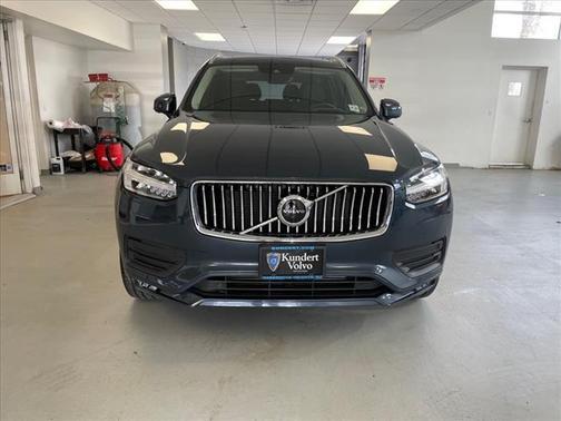 2022 Volvo XC90 T6 Momentum