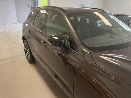 2022 Volvo XC60 B5 R-Design