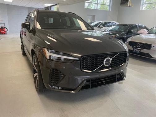 2022 Volvo XC60 B5 R-Design