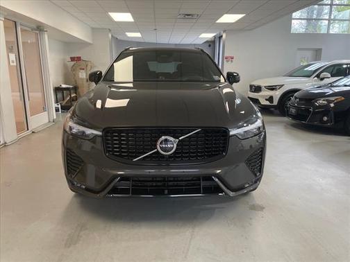 2022 Volvo XC60 B5 R-Design