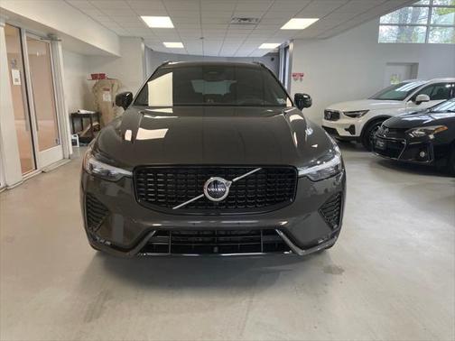 2022 Volvo XC60 B5 R-Design