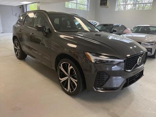 2022 Volvo XC60 B5 R-Design