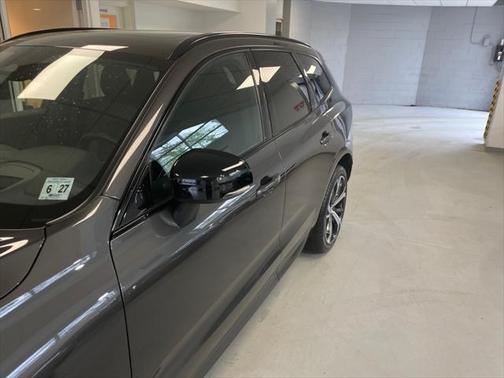 2022 Volvo XC60 B5 R-Design