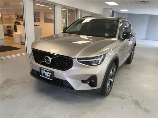 2023 Volvo XC40 B5 Plus Dark Theme