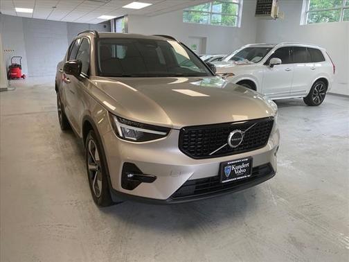 2023 Volvo XC40 B5 Plus Dark Theme