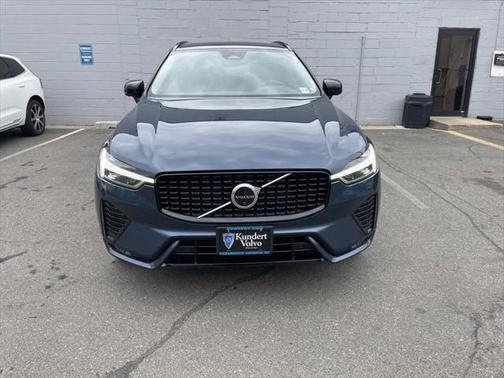 2023 Volvo XC60 B5 Plus Dark Theme