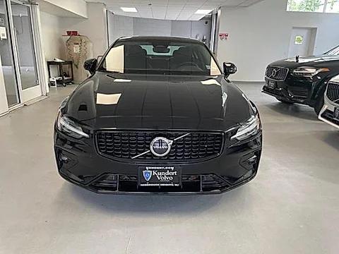 2024 Volvo S60 B5 Core Dark Theme