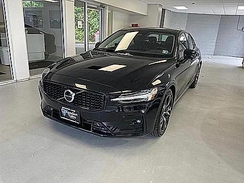 2024 Volvo S60 B5 Core Dark Theme