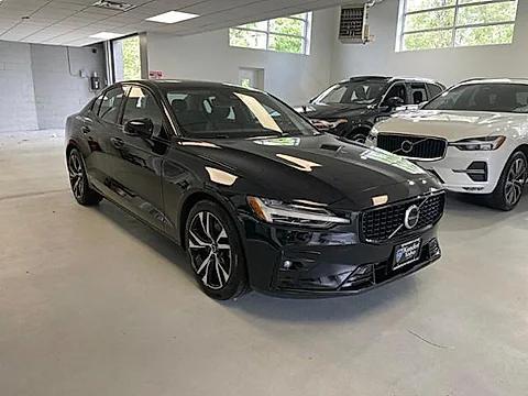 2024 Volvo S60 B5 Core Dark Theme