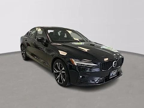 2024 Volvo S60 B5 Core Dark Theme