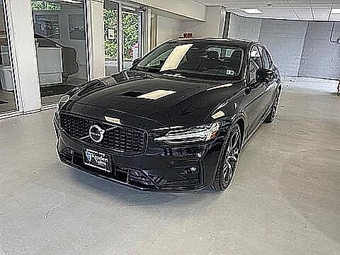2024 Volvo S60 B5 Core Dark Theme