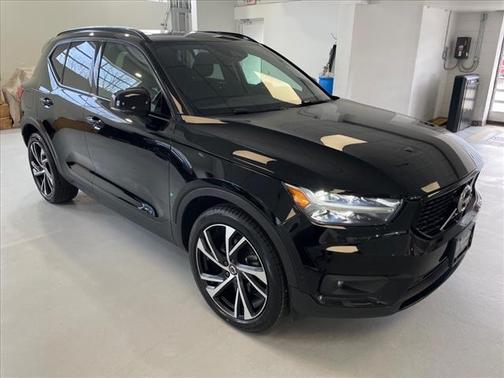 2022 Volvo XC40 T5 R-Design