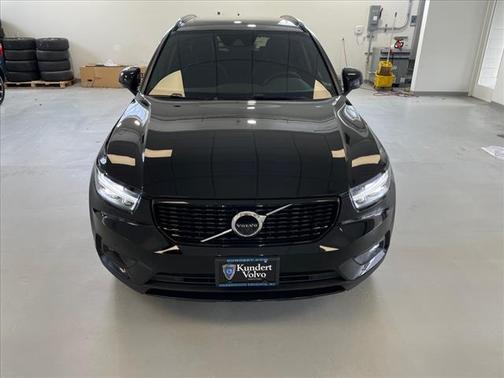 2022 Volvo XC40 T5 R-Design