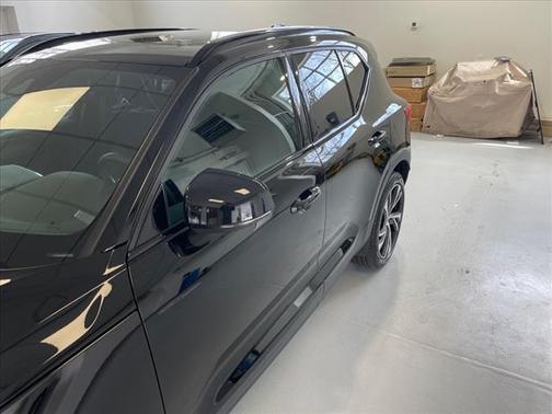 2022 Volvo XC40 T5 R-Design